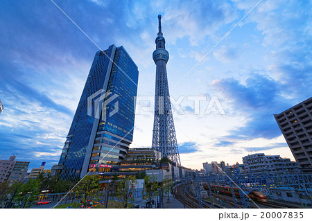 夕暮れの東京スカイツリーとスカイツリータウン 20007835