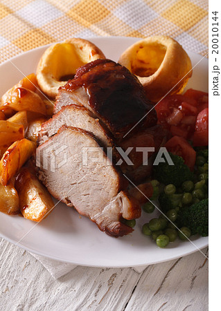 pork with potato, vegetables and Yorkshire pudding 20010144
