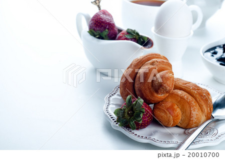 Breakfast with coffee and croissants 20010700