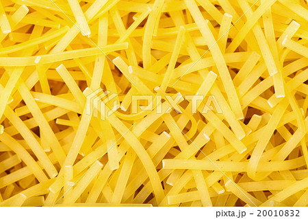 durum wheat semolina tagliolini noodles close up 20010832