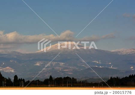 雪化粧の霧島連山「韓国岳（からくに岳）」 20015776