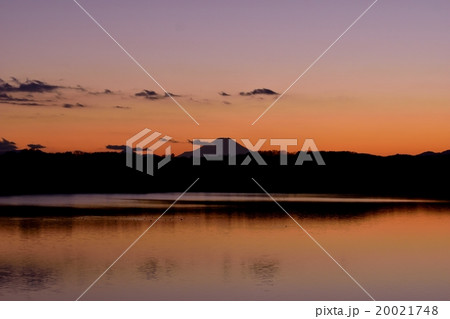 多摩湖から見える富士山 夕景 多摩湖から見える富士山 夕景 20021748