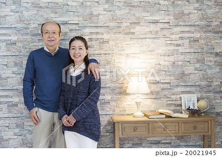 日本人のシニア夫婦 20021945