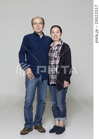 日本人のシニア夫婦 20022017