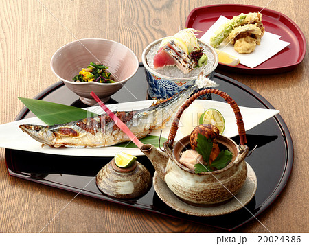 料亭の秋の会席 20024386