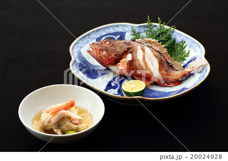 料亭の焼き魚と煮物の写真素材