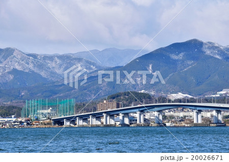 真冬の琵琶湖大橋と京都県境の山並み 真冬の琵琶湖大橋と京都県境の山並み 20026671
