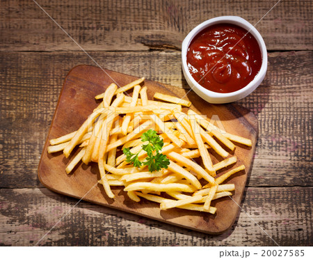 fried potatoes with sauce 20027585