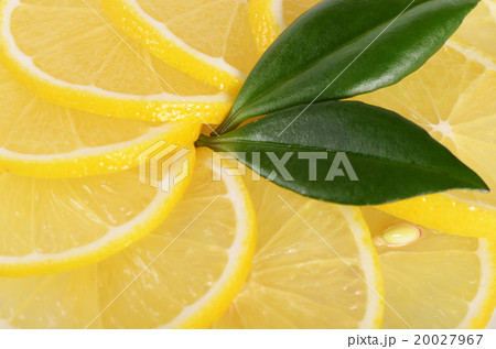 The fresh lemon a background closeup 20027967