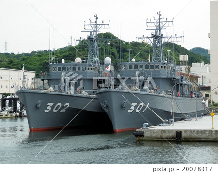 掃海艦「やえやま（３０１）」，「つしま（３０２）」 20028017