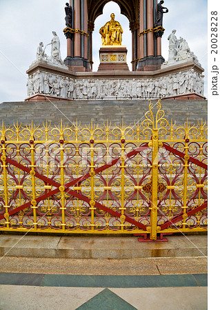 albert monument in london   and old construction 20028228