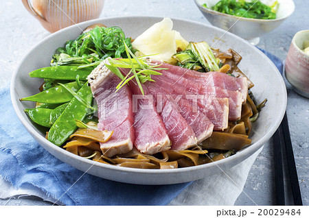 Tuna Tataki with Teriyaki Rice Noodles 20029484