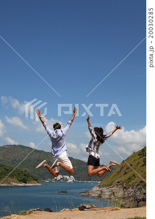 Young couple by the sea 20030285