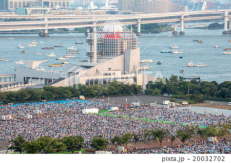 最後の東京湾花火大会に臨む人々 最後の東京湾花火大会に臨む人々 20032702