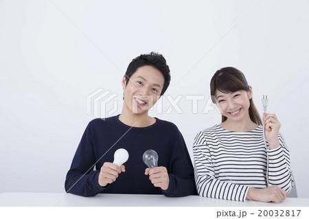 若いカップル電気イメージ 若いカップル電気イメージ 20032817