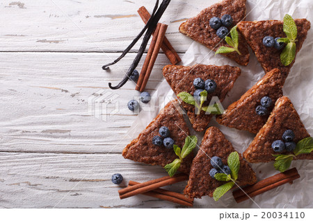 cinnamon toast with vanilla and blueberries cinnamon toast with vanilla and blueberries 20034110