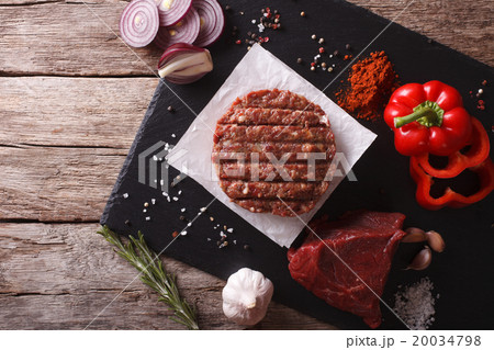 Raw burgers cutlets with the ingredients 20034798