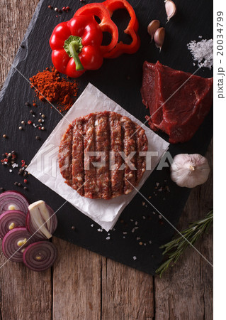 Raw burgers cutlets with the ingredients 20034799