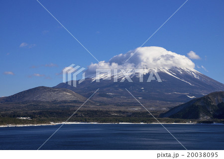 本栖湖より富士山 20038095