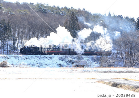 真岡鐵道「雪景色の中を行くSLもおか号」 20039438