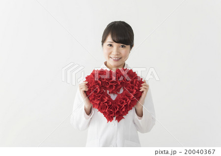 白衣を着た女性 白衣を着た女性 20040367