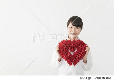 白衣を着た女性 白衣を着た女性 20040368