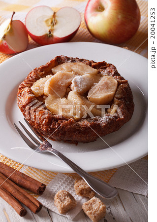 Dutch baby pancake with apples on a plate 20041253
