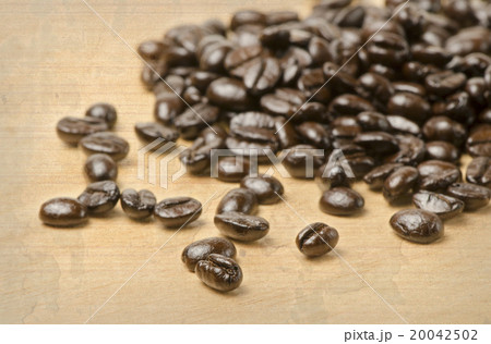 Coffee on grunge wooden background Coffee on grunge wooden background 20042502