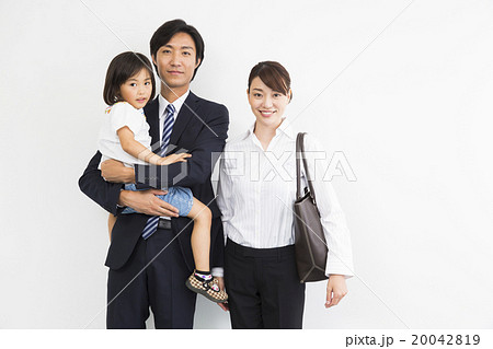 ポートレート 家族3人の写真素材