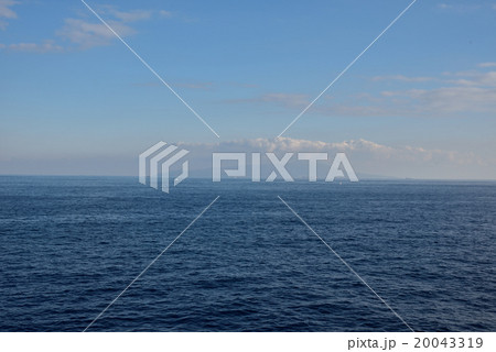 城ヶ崎海岸からみるの伊豆大島 20043319