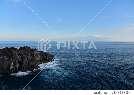 城ヶ崎海岸からみる伊豆大島 20043386