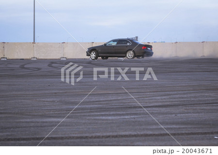 Old-car BMW 5-series e39 to drift 20043671