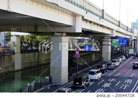 首都高速3号狩場線高架下 横浜市中区山下町付近 の写真素材