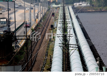 シンガポール　コーズウエイの水道管 20050710