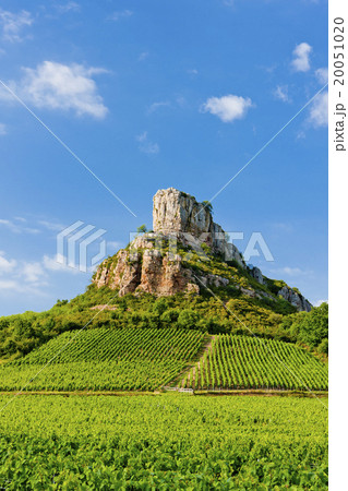 Solutre Rock with vineyards, Burgundy, France Solutre Rock with vineyards, Burgundy, France 20051020