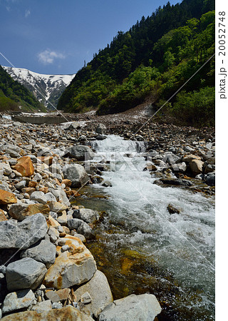 長野　扇沢　残雪の峰 20052748