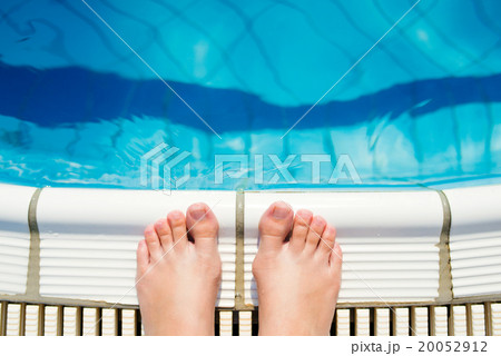 Feet at the swimming pool Feet at the swimming pool 20052912