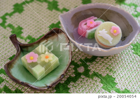京都の和菓子と絞りの和柄 20054054