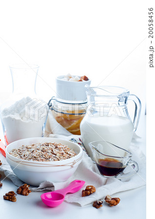 Oatmeal porridge with  glass of milk  20058456