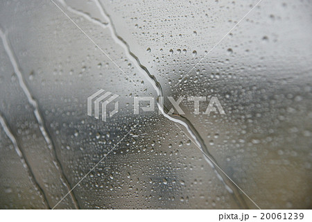 車窓の水滴 20061239