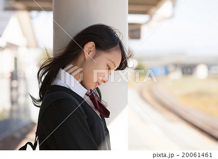 電車通学をする可愛い女子高生の写真素材