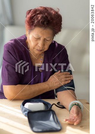 Asian senior woman checking blood pressure  20063842