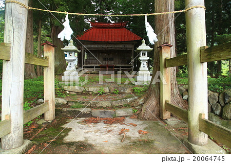 田舎の小さな神社の写真素材