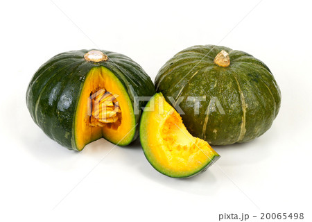 Fresh Green Japanese Pumpkin sliced on isolated 20065498