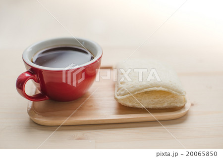 Tuna sandwich and coffee red cup  20065850