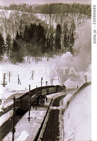 昭和45年北海道函館本線上目名を発車するＤ51蒸気機関車 20066660