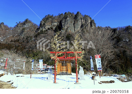蜜岩神社と岩櫃山 20070358