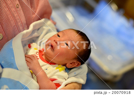 新生児／生まれてまだ1日目の我が子 20070918