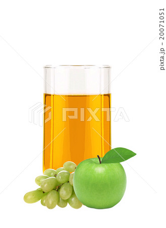 Apple and grape juice in glass isolated on white 20071051