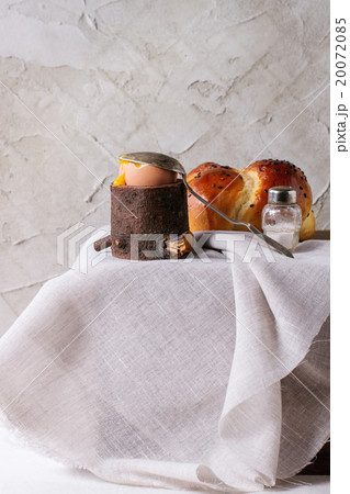 Breakfast with egg and bread 20072085